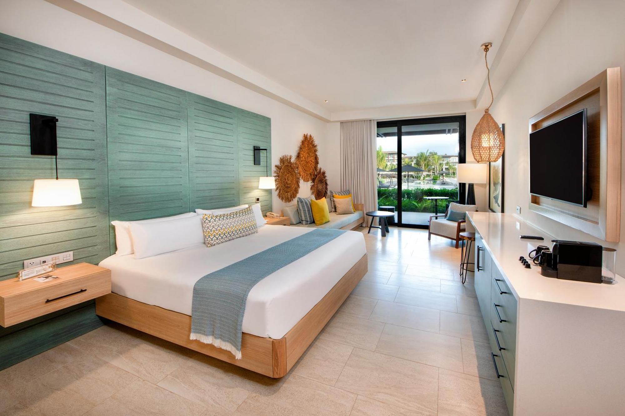 Resort King Pool View Junior Suite,1516224352:JPEG